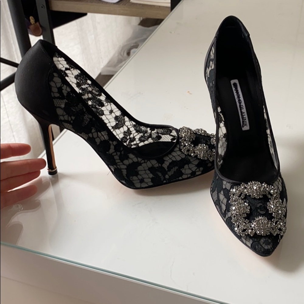 Manolo blahnik black lace hagisi pump heels